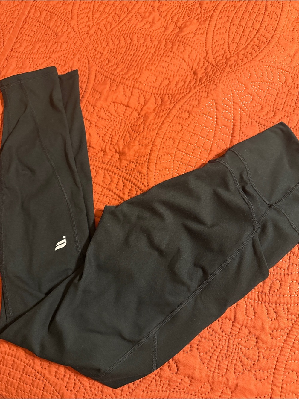 Fabletics Black Performance Leggins - Picture 2 of 7